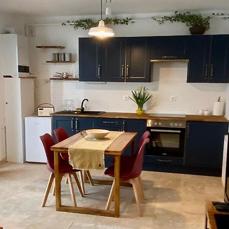 Helga'S Place Premium 1 Bedroom Condo Kaloşvar Dış mekan fotoğraf
