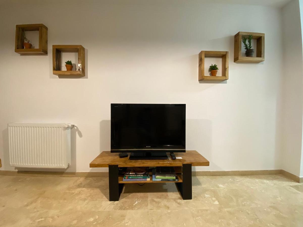 Helga'S Place Premium 1 Bedroom Condo Kaloşvar Dış mekan fotoğraf