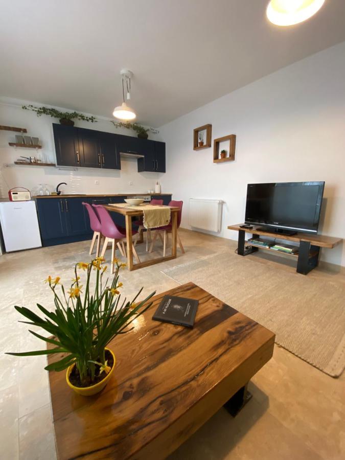 Helga'S Place Premium 1 Bedroom Condo Kaloşvar Dış mekan fotoğraf