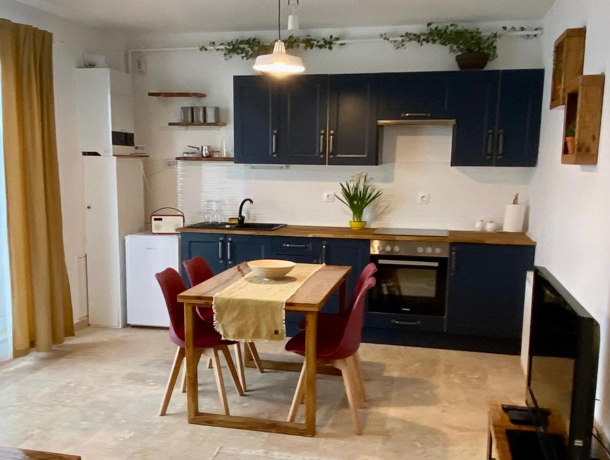 Helga'S Place Premium 1 Bedroom Condo Kaloşvar Dış mekan fotoğraf