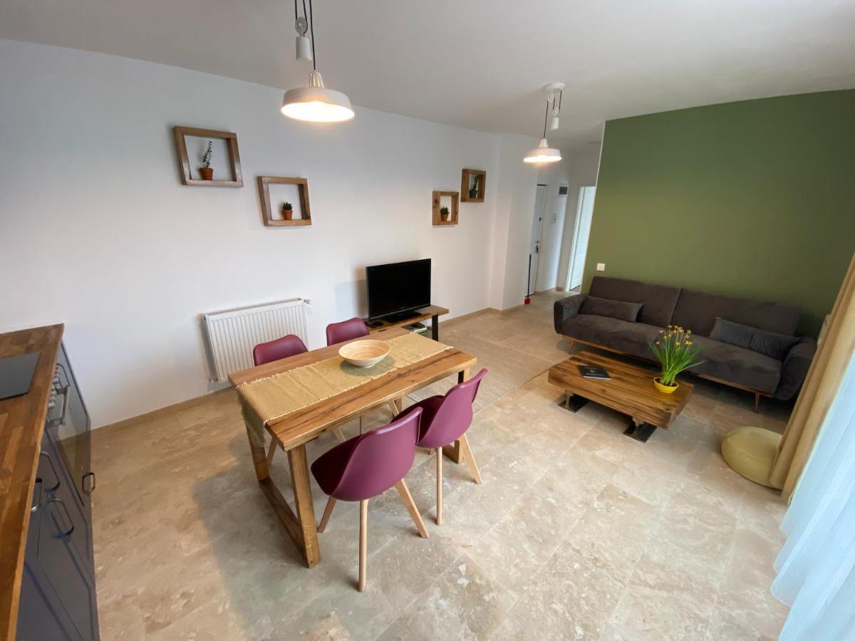 Helga'S Place Premium 1 Bedroom Condo Kaloşvar Dış mekan fotoğraf