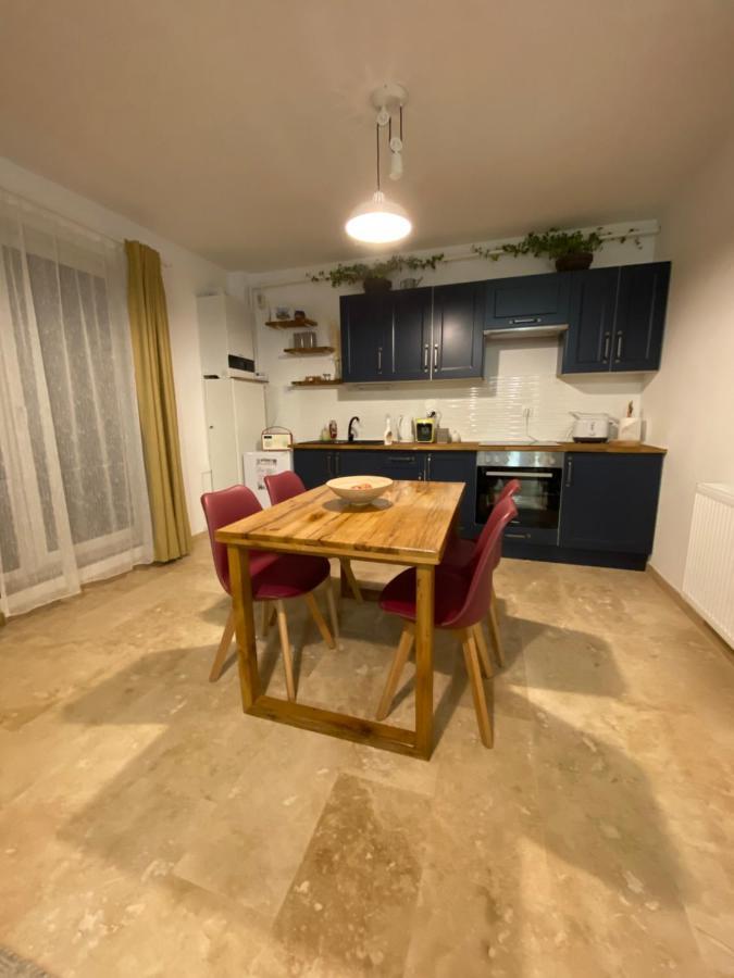 Helga'S Place Premium 1 Bedroom Condo Kaloşvar Dış mekan fotoğraf