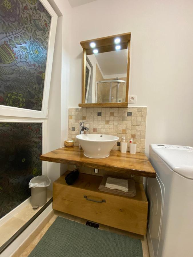 Helga'S Place Premium 1 Bedroom Condo Kaloşvar Dış mekan fotoğraf