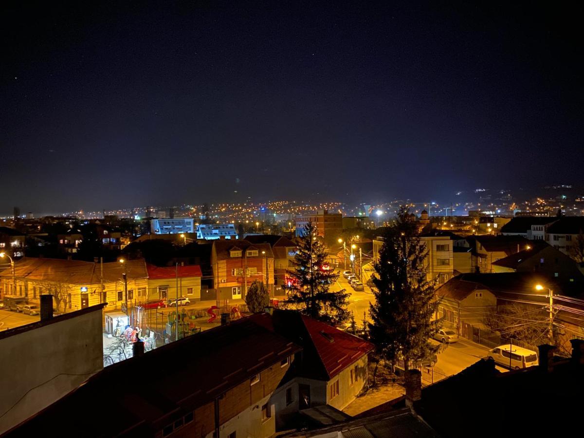 Helga'S Place Premium 1 Bedroom Condo Kaloşvar Dış mekan fotoğraf