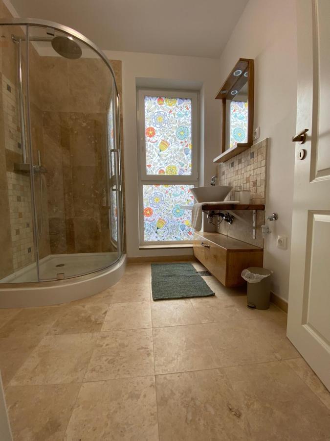 Helga'S Place Premium 1 Bedroom Condo Kaloşvar Dış mekan fotoğraf